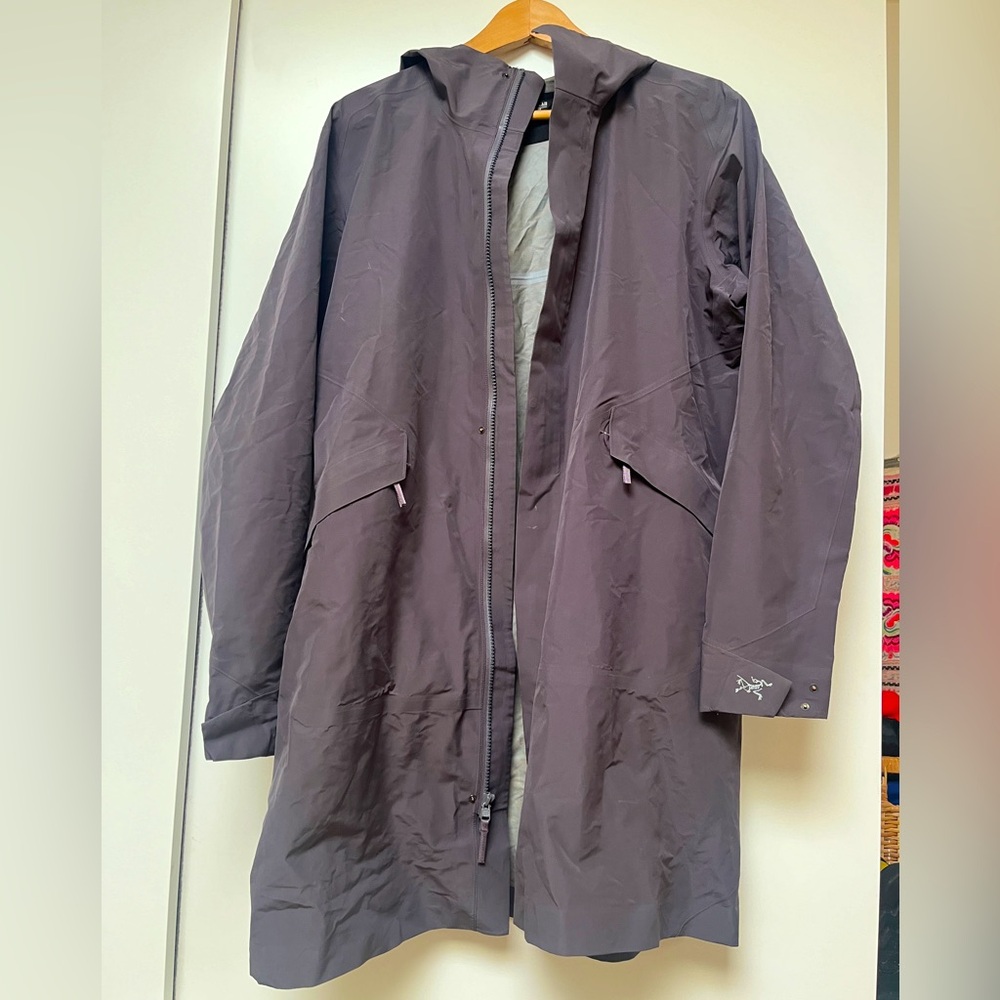 Women’s Arc’teryx rain shell in whiskey Jack